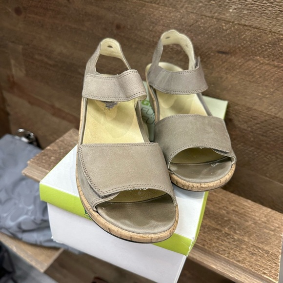 Waldläufer Helinda Lightgold Comfort Sandals Size US 8.5 Wide - Picture 2 of 8